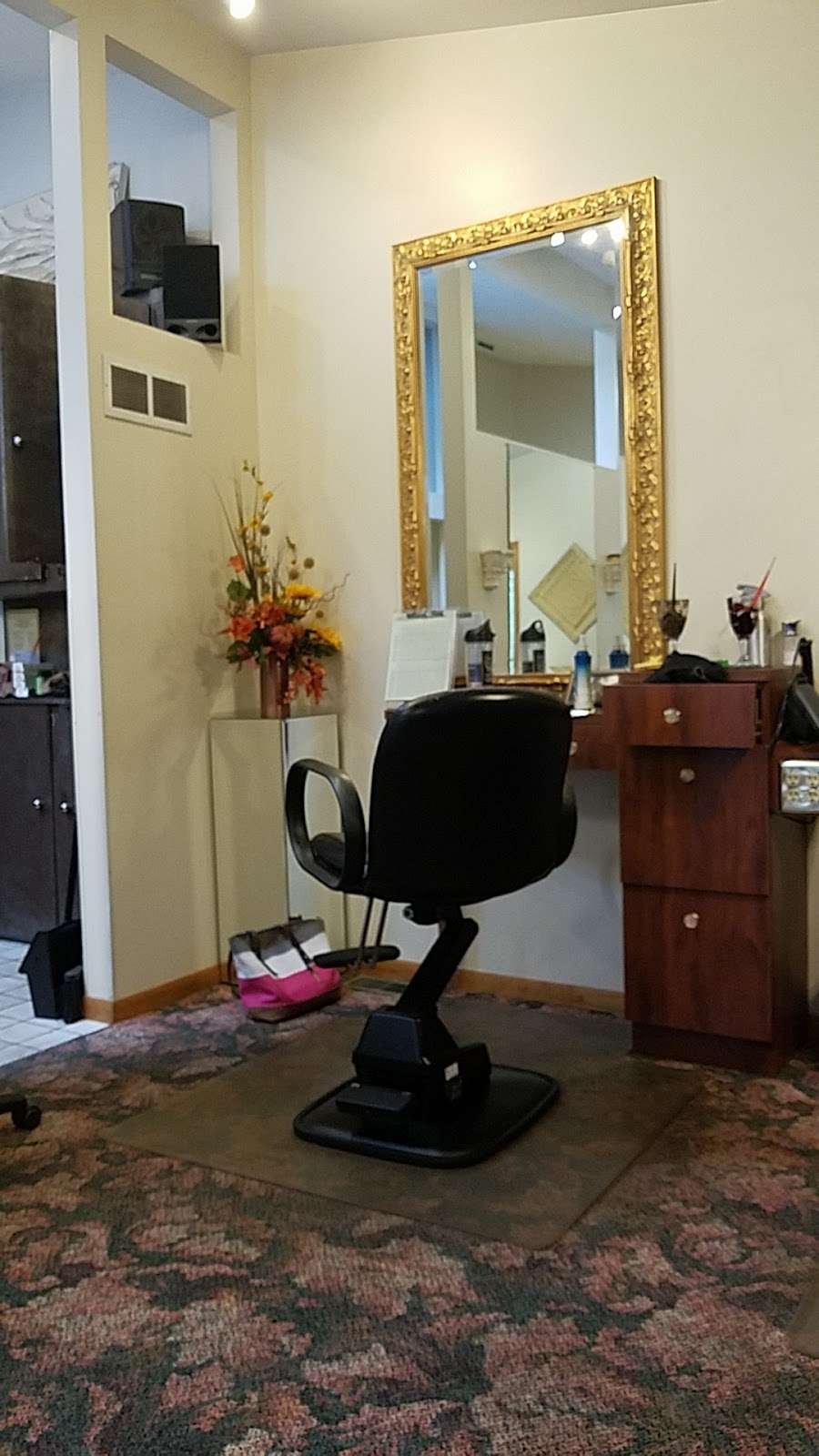 The Designers Club Salon & Day Spa | 2351 S State Rd 2, Valparaiso, IN 46385, USA | Phone: (219) 462-1118