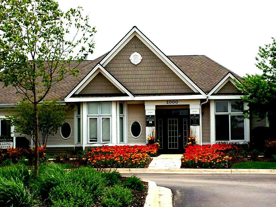 Farmington Lakes Apartments | 2000 Farmington Lakes Dr, Oswego, IL 60543, USA | Phone: (630) 966-0700