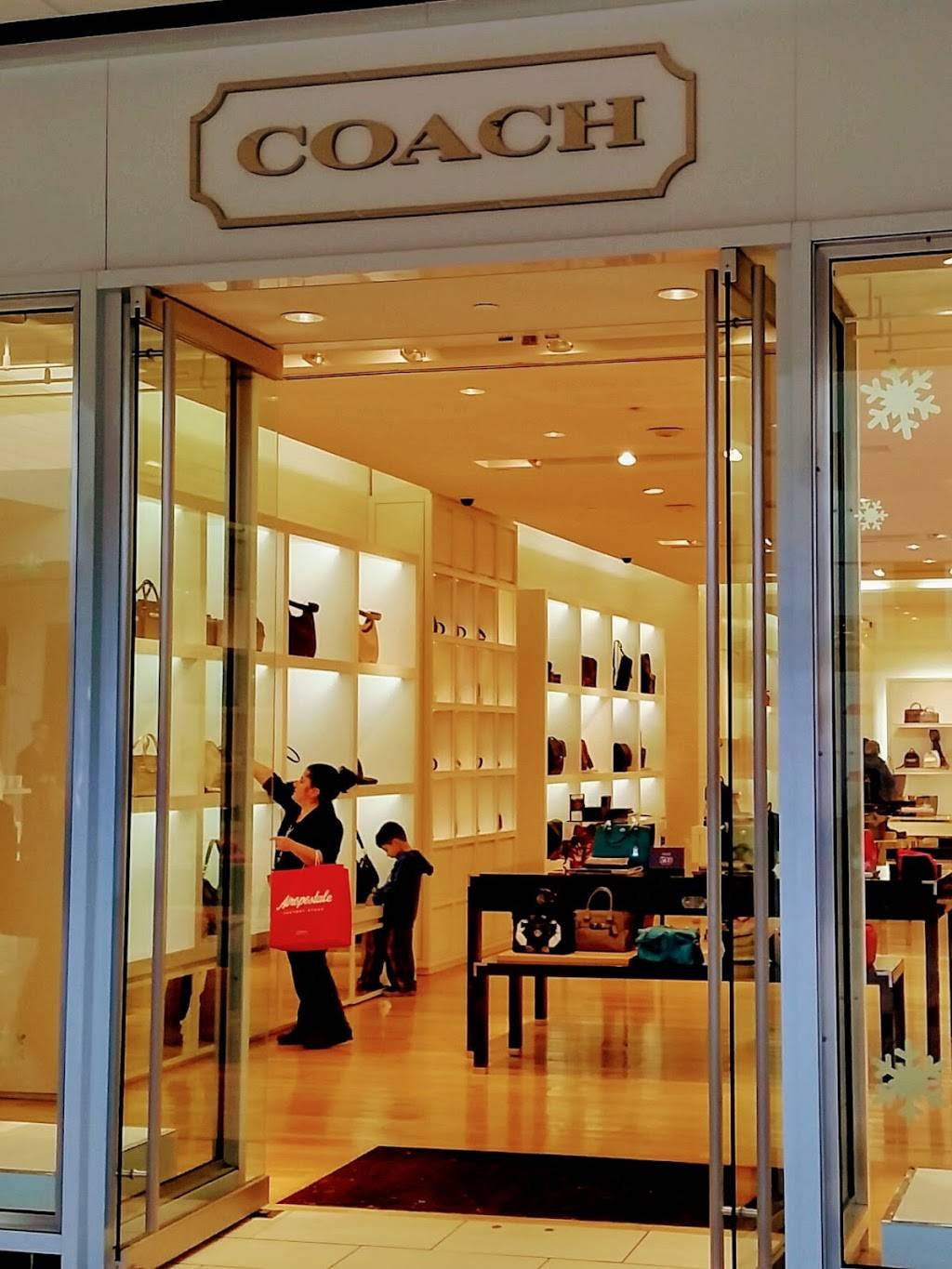 COACH | 1400 Willowbrook Mall Space 1418, Wayne, NJ 07470, USA | Phone: (973) 256-1992