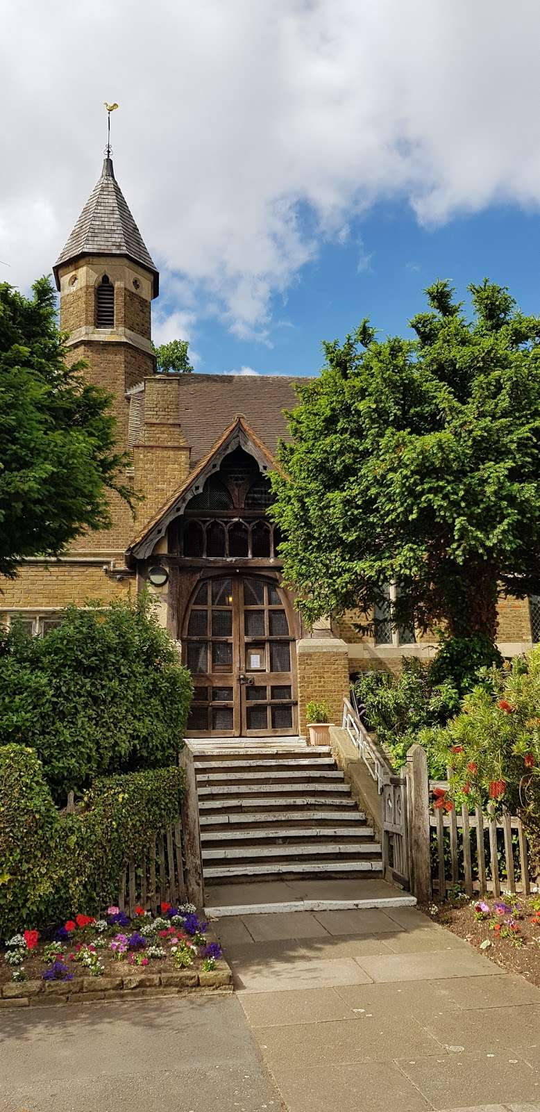 Holy Innocents Parish Church | 122 Kingsbury Road, London NW9 0AY, UK | Phone: 020 8204 7531