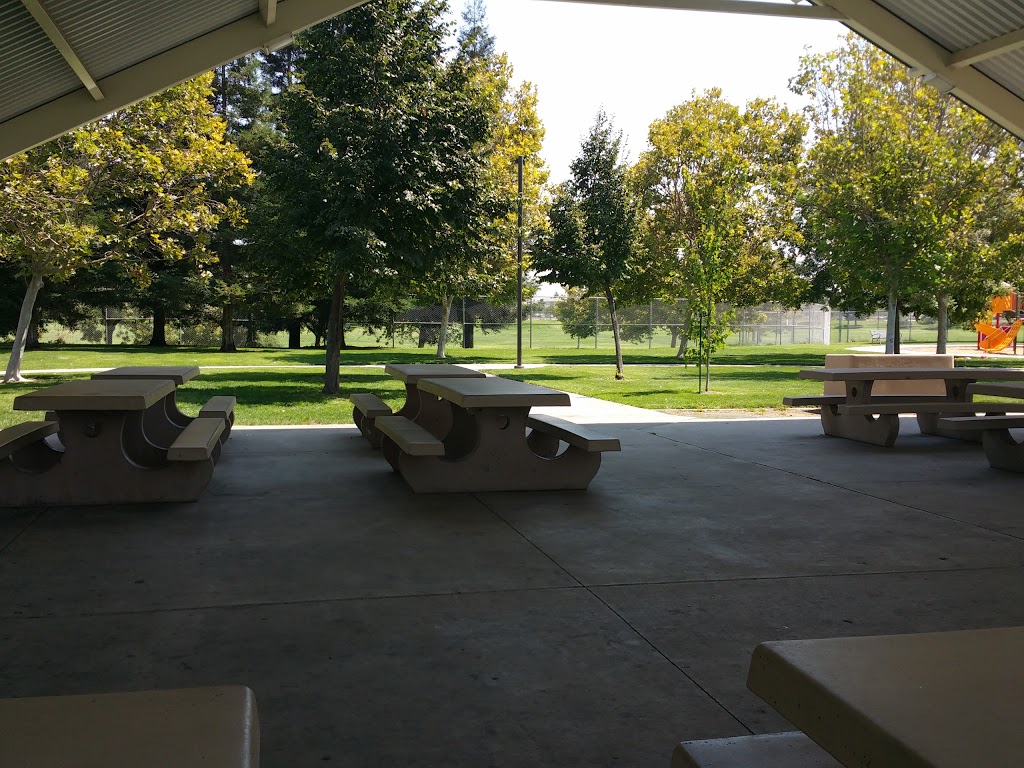 Woodward Community Park | 710 E Woodward Ave, Manteca, CA 95337, USA | Phone: (209) 456-8600