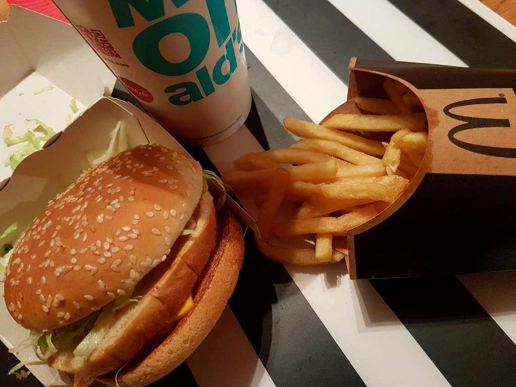 McDonalds | Whalebone Ln N, Dagenham, Romford RM6 5QT, UK | Phone: 020 8598 9078