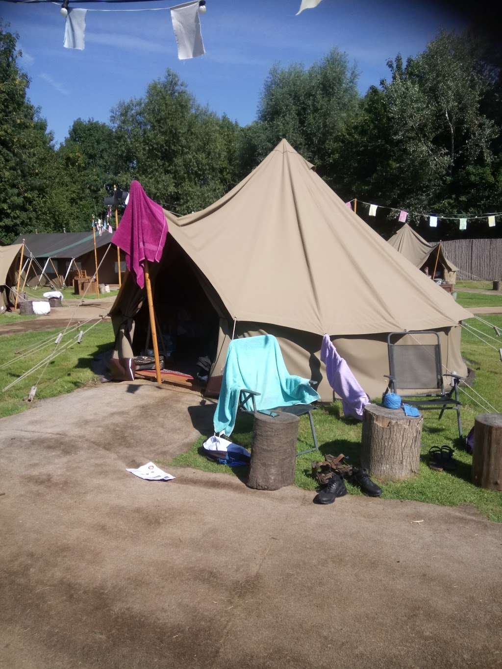 Chessington Explorer Glamping | Leatherhead Rd, Chessington KT9 2NE, UK | Phone: 0871 360 2639