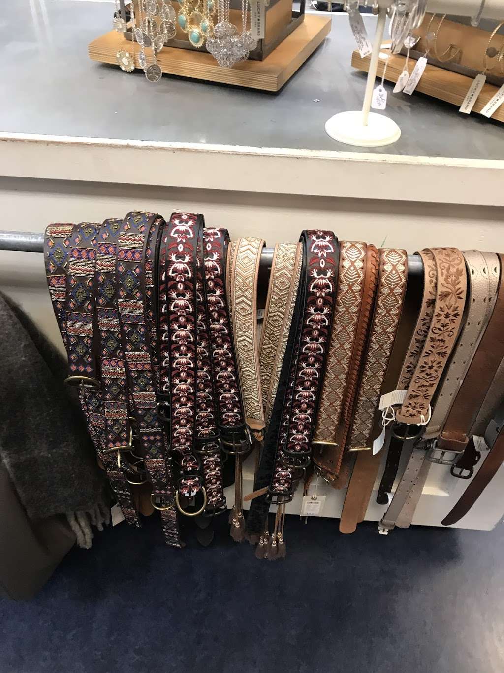 Lucky Brand | 950 Camarillo Center Dr Suite 996, Camarillo, CA 93010, USA | Phone: (805) 384-1381