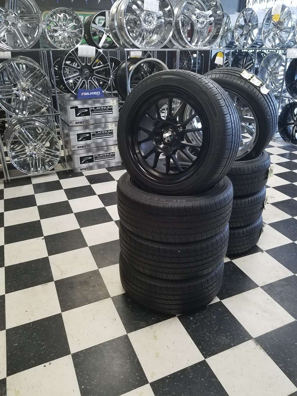 Rent-A-Tire Custom Wheels & Tires in Houston, TX | 10900 Gulf Fwy B101, Houston, TX 77034 | Phone: (713) 944-1640