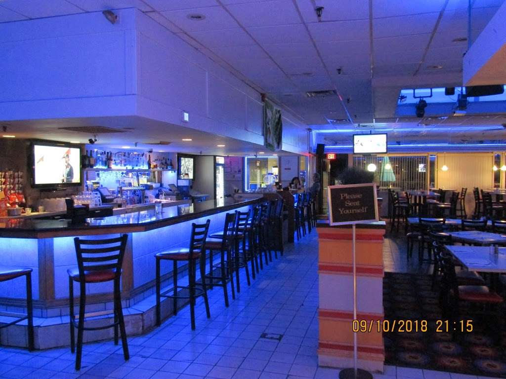 Playoffs Bar And Grill | 720 North Ave, Carol Stream, IL 60188, USA | Phone: (630) 260-1515