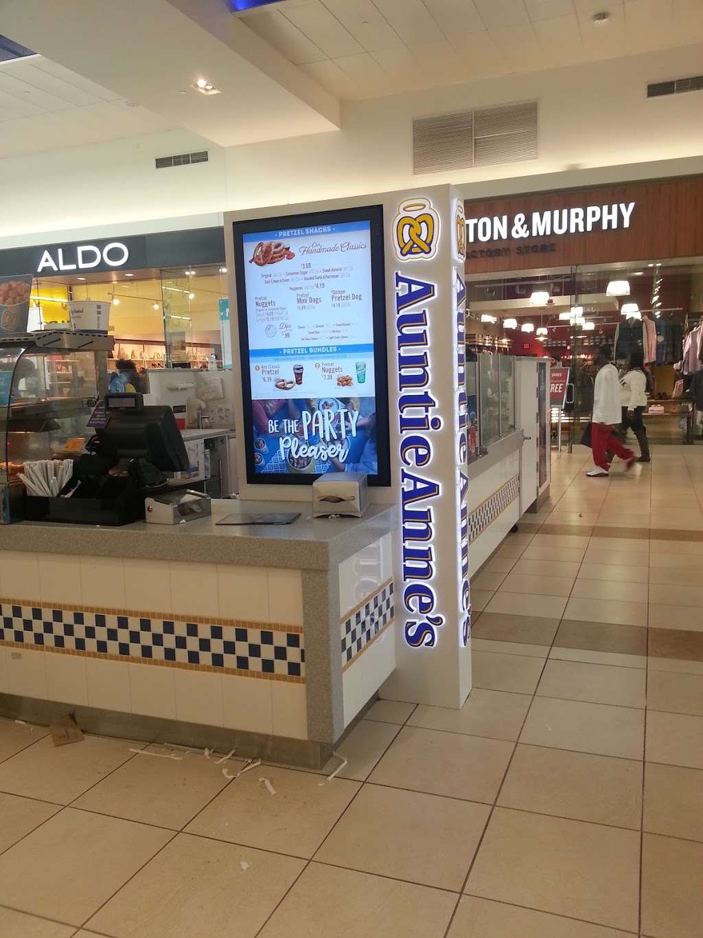 Auntie Annes | 5220 Fashion Outlets Way, Rosemont, IL 60018, USA | Phone: (847) 928-1962