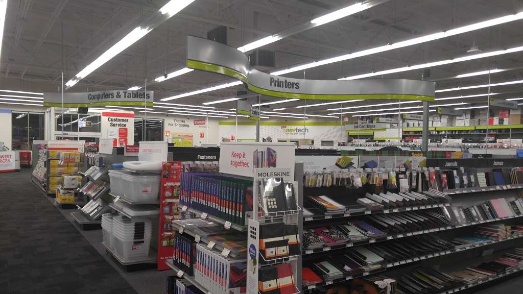 Staples | 675 S Green Valley Pkwy, Henderson, NV 89052, USA | Phone: (702) 564-2014