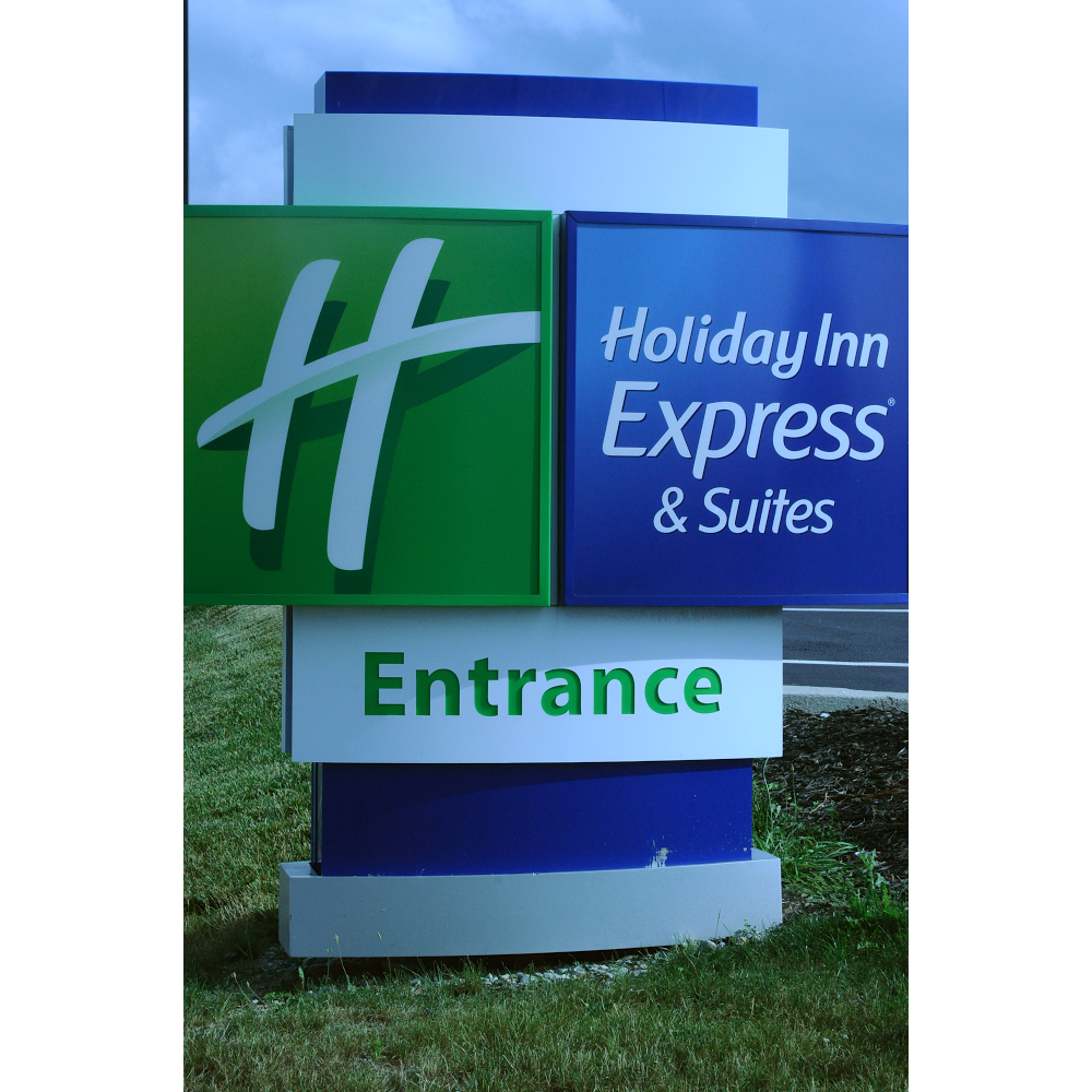 Holiday Inn Express and Suites | 321 Barrett Dr, Greenfield, IN 46140, USA | Phone: (317) 318-9859