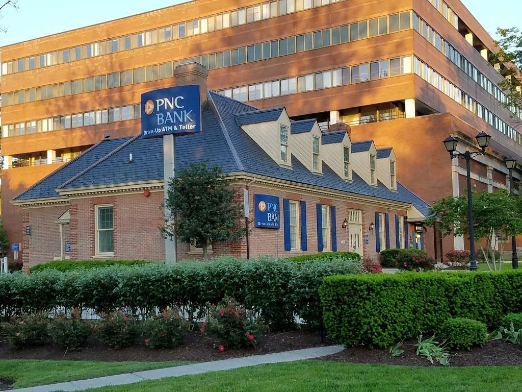 PNC Bank | 4835 Massachusetts Ave NW, Washington, DC 20016, USA | Phone: (202) 835-5774