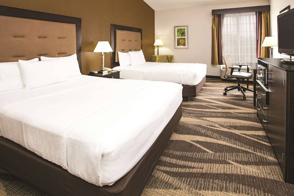 La Quinta Inn & Suites by Wyndham Dallas - Las Colinas | 4225 N MacArthur Blvd, Irving, TX 75038, USA | Phone: (972) 261-4900