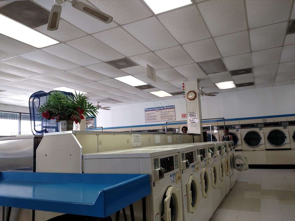 Friendly Washateria | 12702 Woodforest Blvd suit A, Houston, TX 77015, USA | Phone: (281) 889-0532