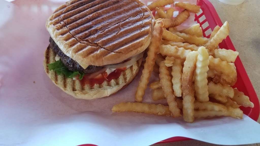 Patellis Gyros Beefburgers | 1411 Cannonball Trail, Yorkville, IL 60560, USA | Phone: (630) 553-9620