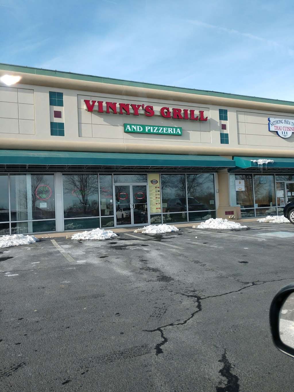 Vinnys Italian Grill & Pizzeria | Photo 3 of 10 | Address: 20 Plantation Dr, Fredericksburg, VA 22406, USA | Phone: (540) 372-6968