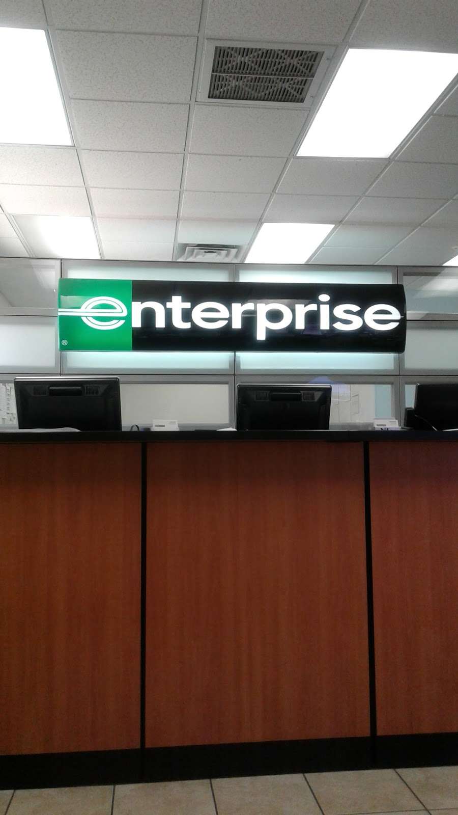 Enterprise Rent-A-Car | 1131 W Broadway Rd, Tempe, AZ 85282, USA | Phone: (480) 829-3970