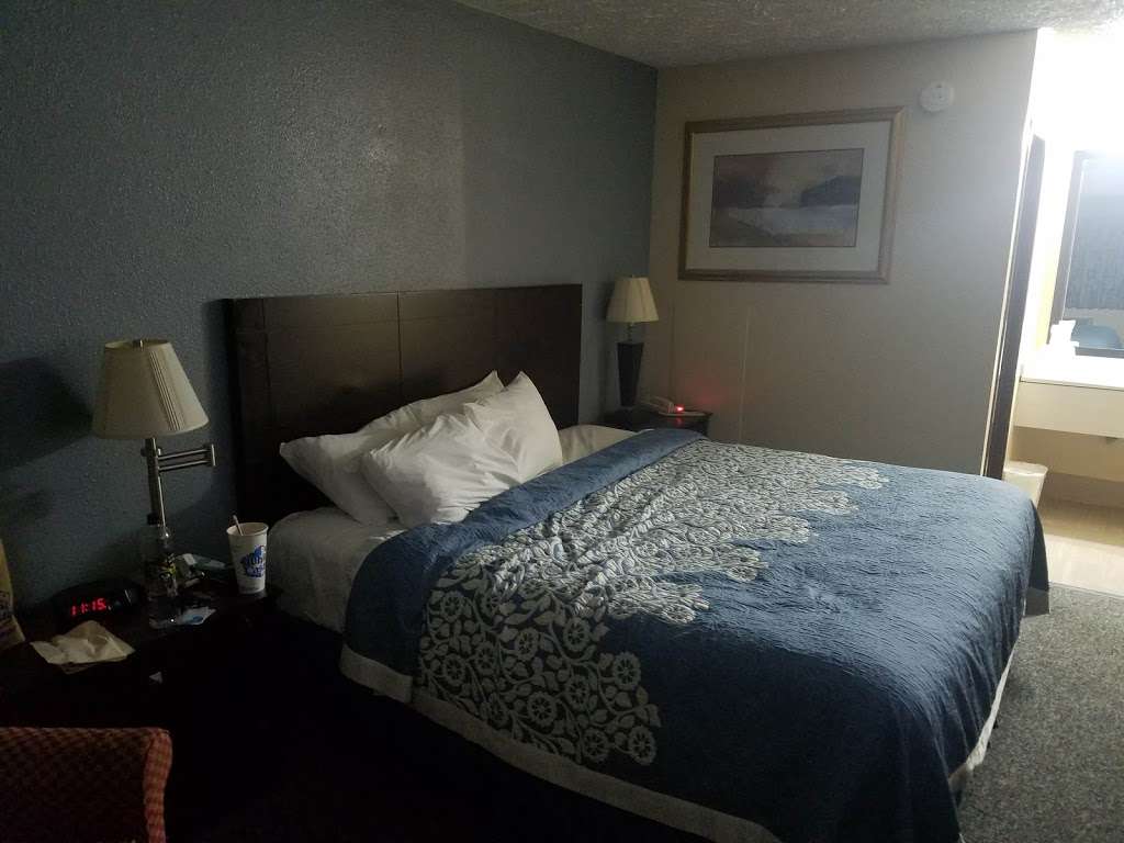 Days Inn by Wyndham Plainfield | 2245 East Perry Rd, Plainfield, IN 46168 | Phone: (317) 279-4562