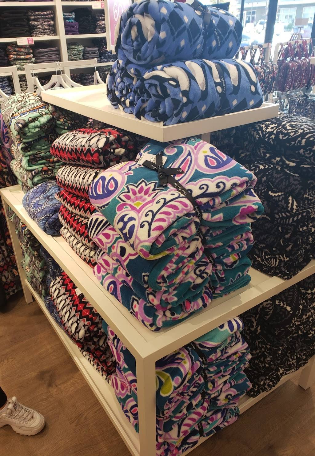 Vera Bradley Factory Outlet | 2910 W Loop 289 #715, Lubbock, TX 79407, USA | Phone: (806) 788-1416