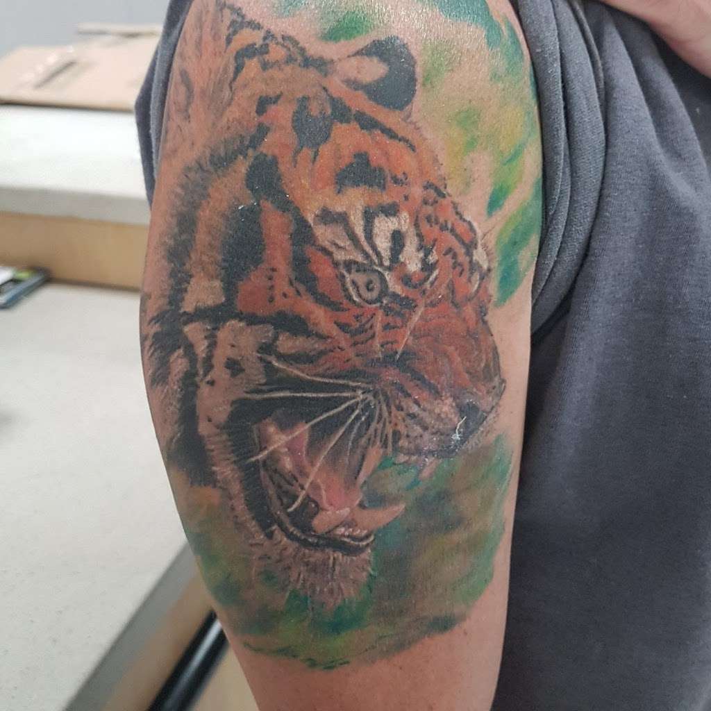 Tiger Tattoos and Body Piercing | 4145 W Vine St, Kissimmee, FL 34741 | Phone: (407) 870-5577