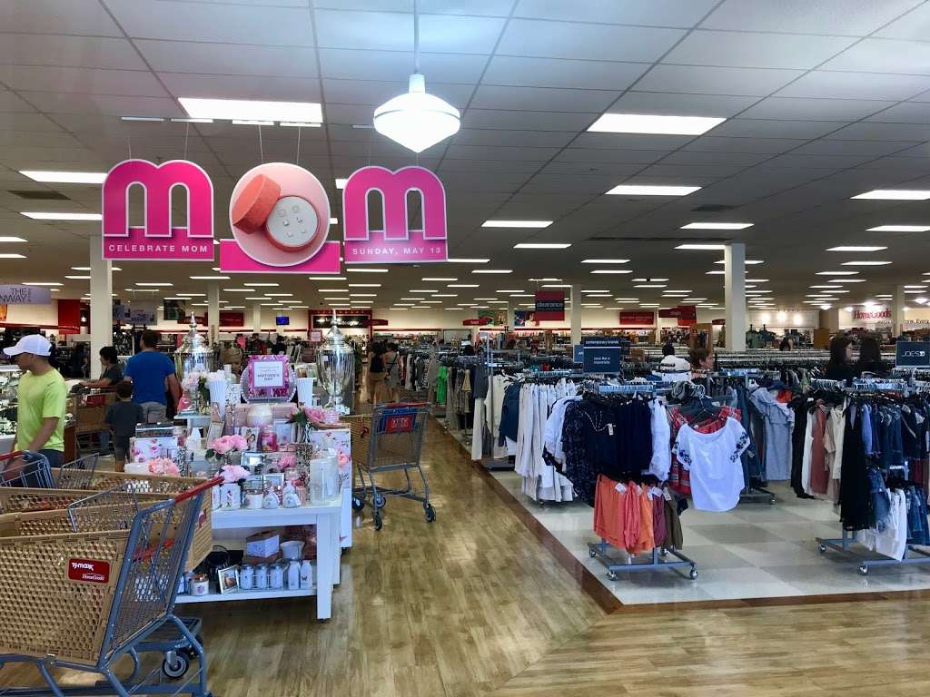 T.J. Maxx & HomeGoods | 2817 Park Ave, Tustin, CA 92782, USA | Phone: (714) 258-8452