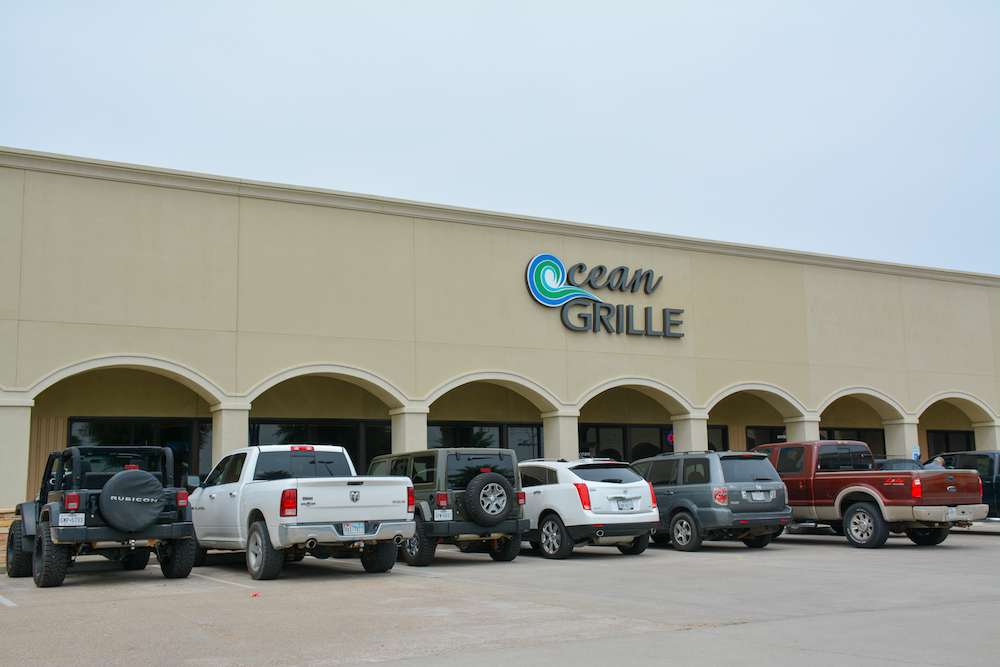 Ocean Grille Restaurant | 2275 State Hwy 87 #15, Crystal Beach, TX 77650, USA | Phone: (409) 684-0011