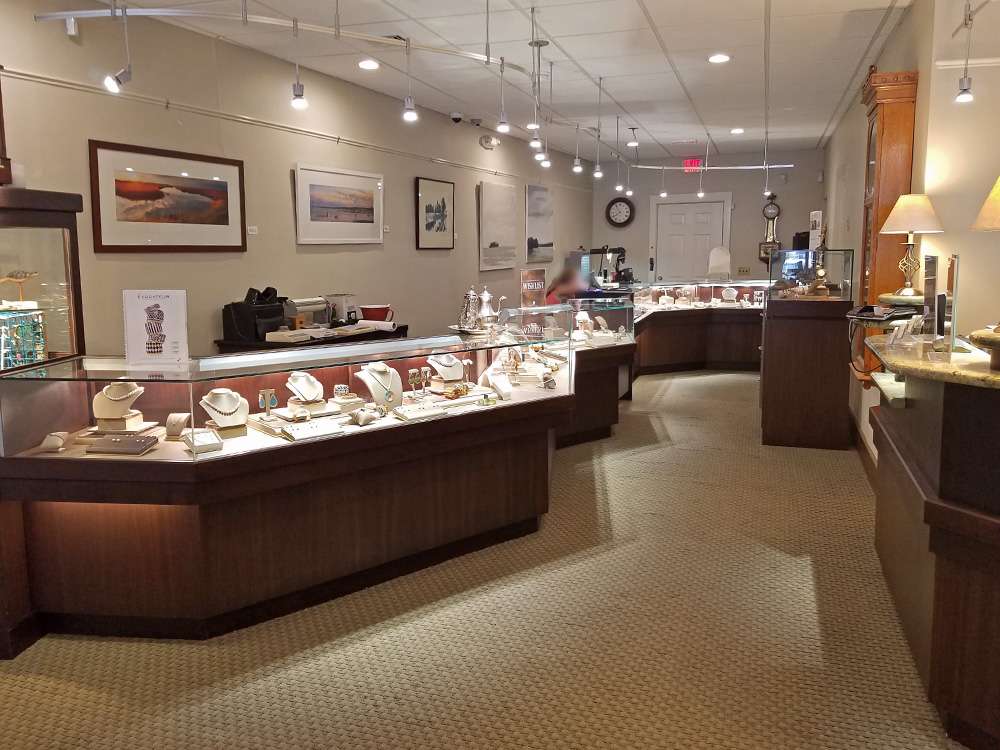 Reeds Jewelers at Duxbury | 5 Standish St, Duxbury, MA 02332, USA | Phone: (781) 934-1592