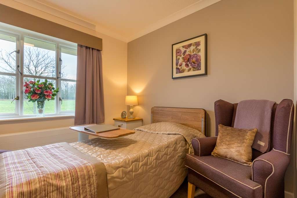 Barchester - Derham House Care Home | Harwood Hall Ln, Upminster RM14 2YP, UK | Phone: 01708 641441