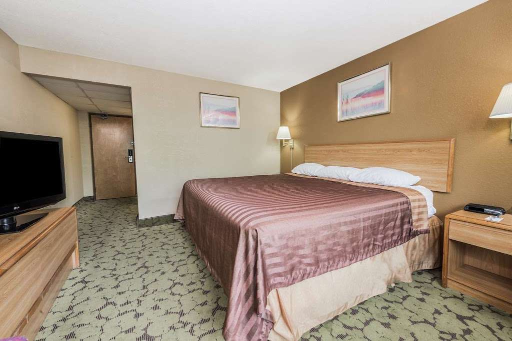 Travelodge by Wyndham Bloomington | 2615 E 3rd St, Bloomington, IN 47401, USA | Phone: (812) 727-6959
