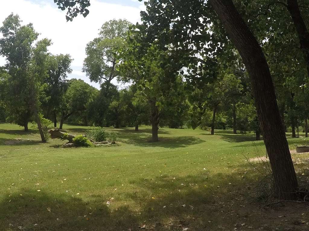 Graytown Park Disc Golf | 1239 County Rd 125, Elmendorf, TX 78112, USA | Phone: (866) 345-7272