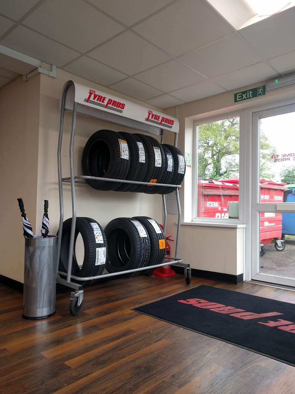 STS Tyre Pros Bromley | 13-25 Hastings Rd, Bromley BR2 8NA, UK | Phone: 020 8462 7747