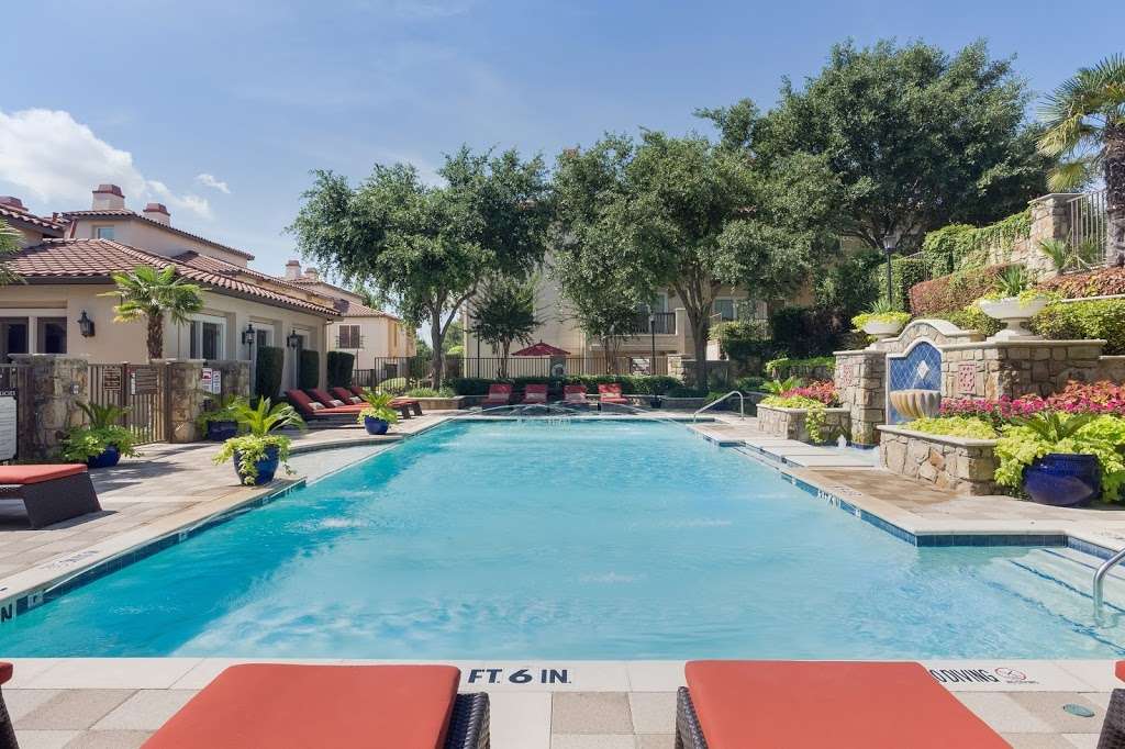 Estancia Townhomes | 5515 Estancia Cir, Dallas, TX 75248, USA | Phone: (972) 619-9012