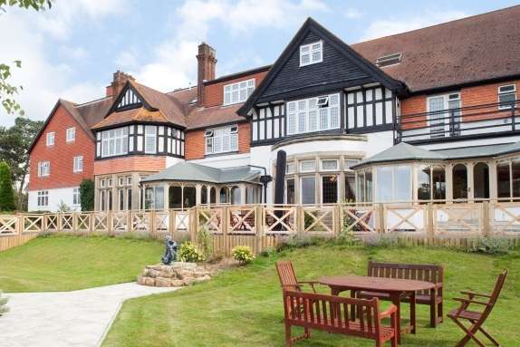 Dungate Manor Care Home | Flanchford Rd, Reigate Heath, Reigate RH2 8QT, UK | Phone: 01737 483547