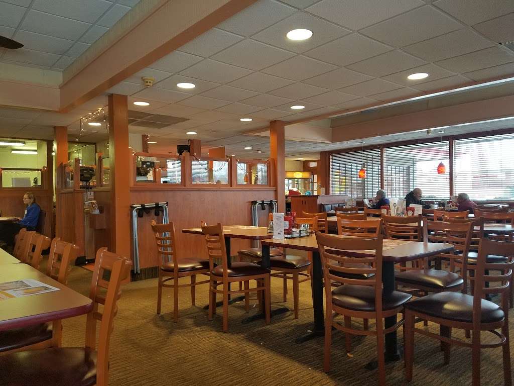 Dennys | 2063 Skokie Valley Rd, Highland Park, IL 60035, USA | Phone: (847) 433-3870