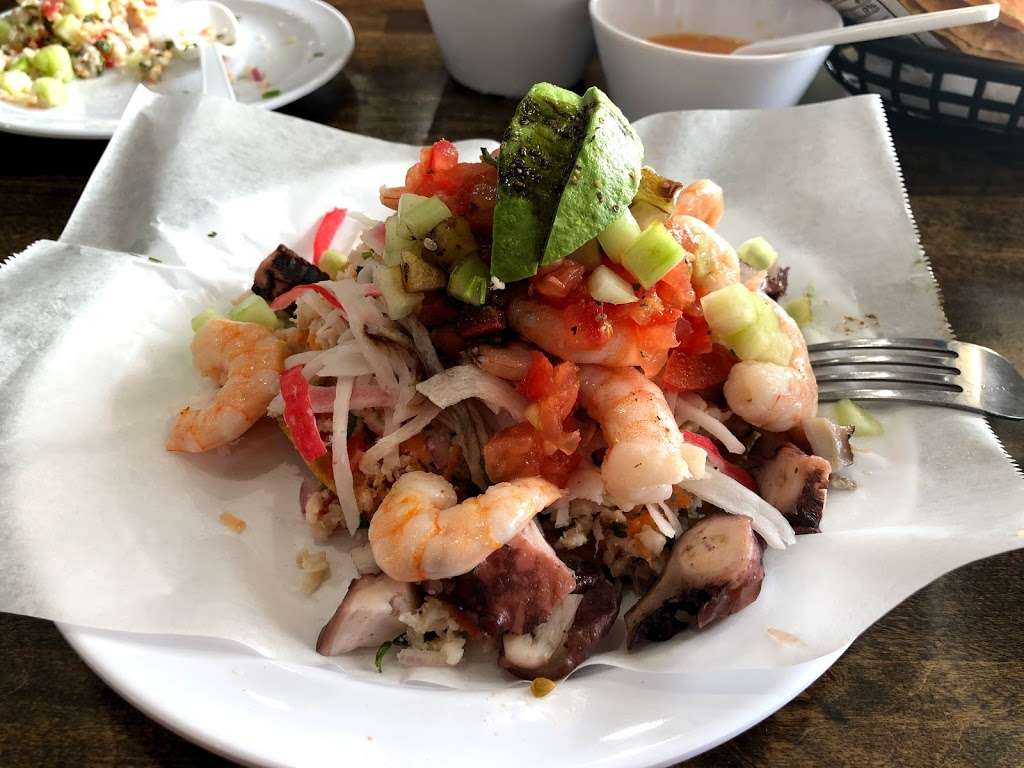 Mariscos El Vallartazo | 1939 Franciscan Way, West Chicago, IL 60185 | Phone: (630) 562-8730