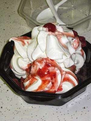 Twin Kiss Drive Inn / restaurant, ice-cream | 7415 Crain Hwy, La Plata, MD 20646 | Phone: (240) 419-8799