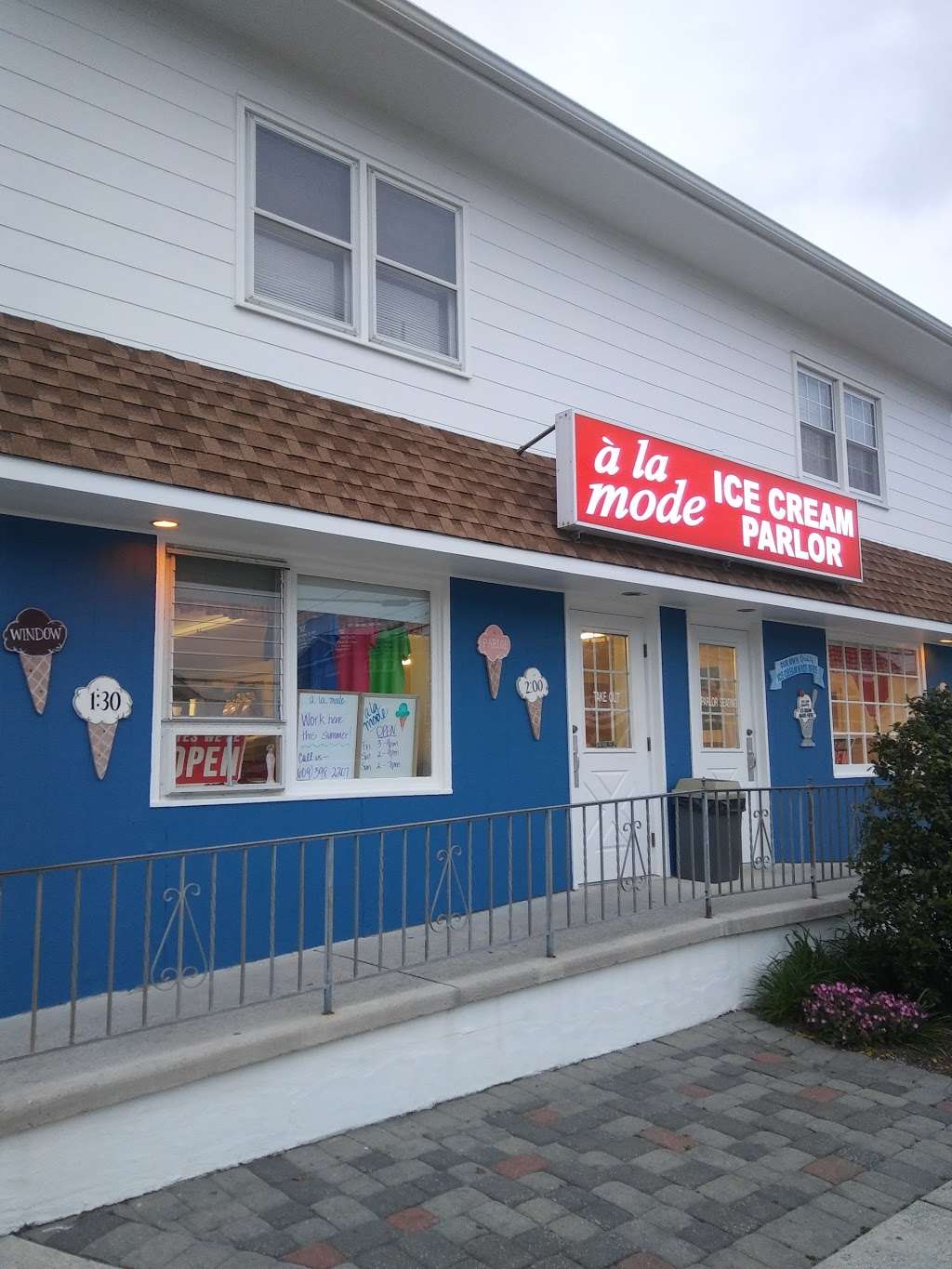 A La Mode Ice Cream Parlor | Photo 3 of 10 | Address: 301 E 55th St, Ocean City, NJ 08226, USA | Phone: (609) 398-2207