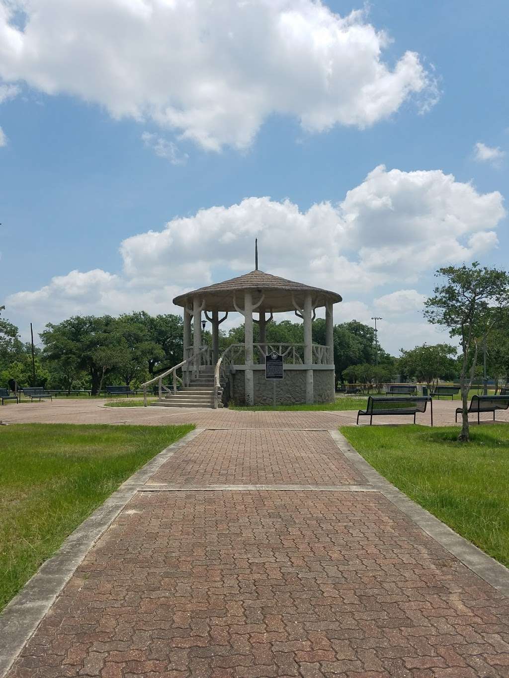 Historic Gazebo | 7001-7099 Avenue Q, Houston, TX 77011, USA