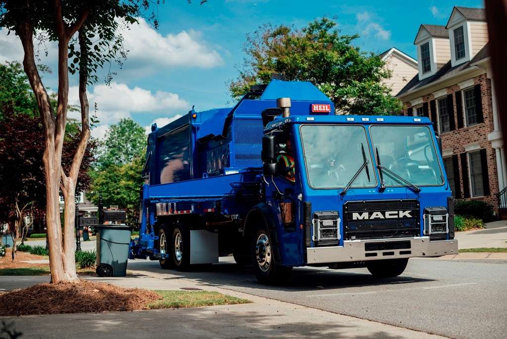 Vanguard Truck Center - Houston Mack Isuzu | 5216 N McCarty St, Houston, TX 77013, USA | Phone: (800) 364-6225