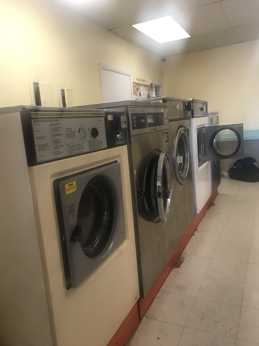 Hampden west laundromat | 9814 W Girton Dr, Lakewood, CO 80123 | Phone: (303) 988-8085