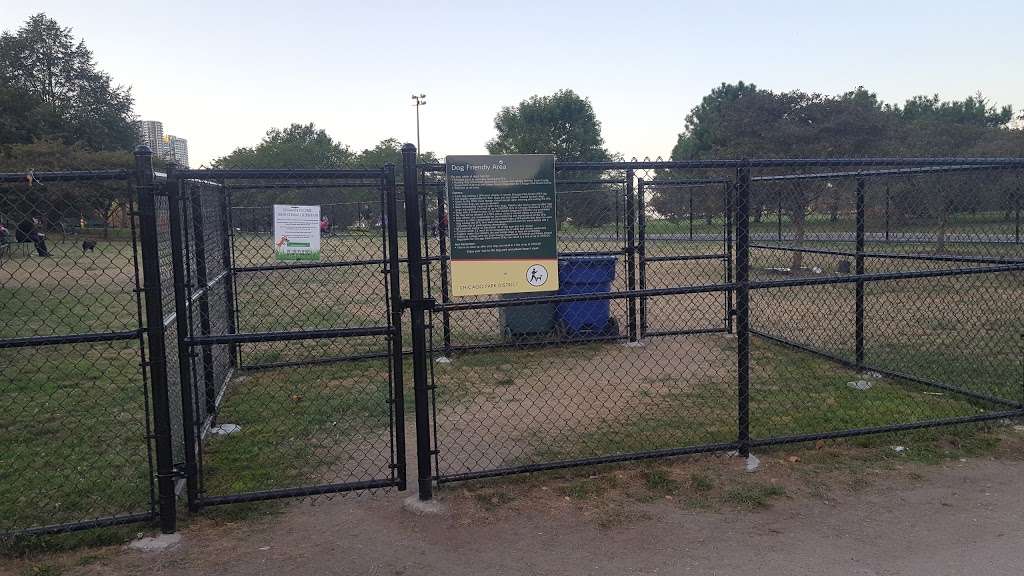 Edgewater Dog Park | 5800 N Lake Shore Dr, Chicago, IL 60660, USA