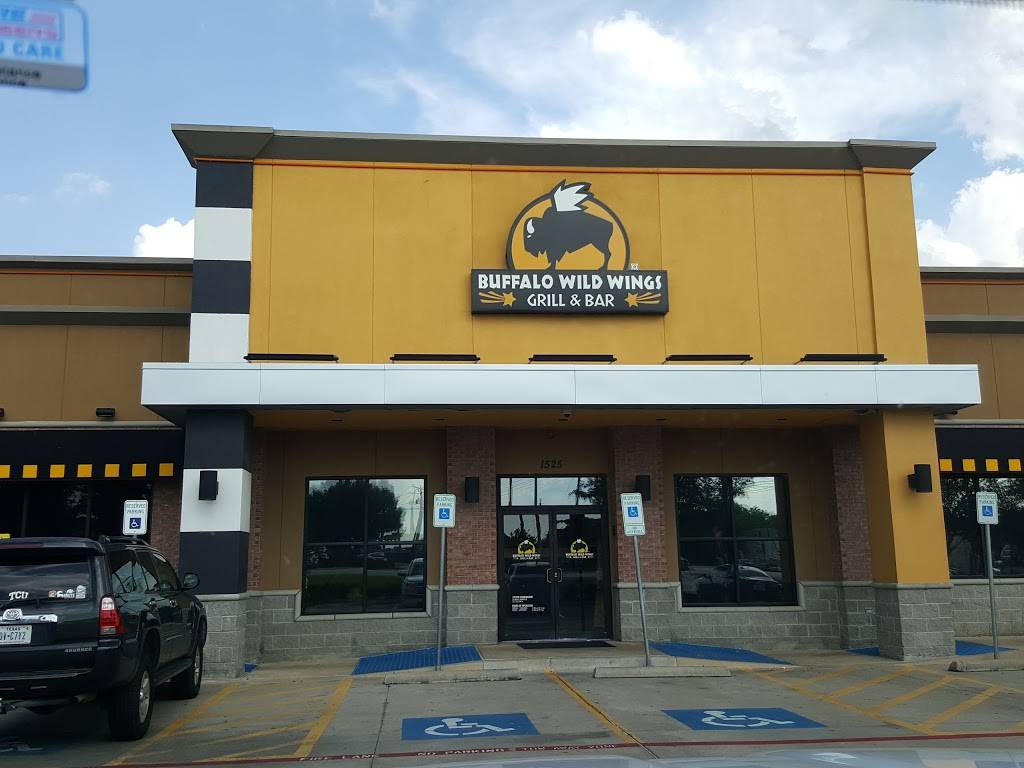 Buffalo Wild Wings | 1525 William D Tate Ave, Grapevine, TX 76051, USA | Phone: (817) 481-9464