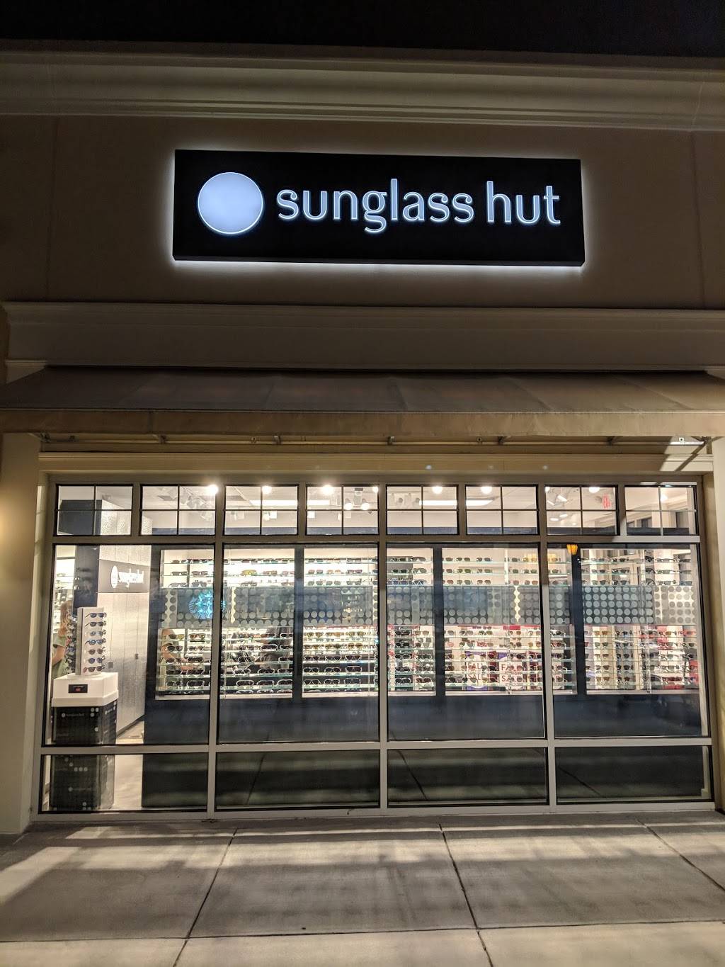 Sunglass Hut | 100 Premium Outlets Dr Ste 485, Blackwood, NJ 08012, USA | Phone: (856) 221-8612