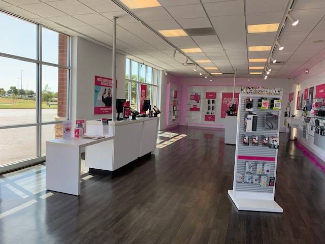 T-Mobile | 6319 82nd St #100, Lubbock, TX 79424, USA | Phone: (806) 698-1355