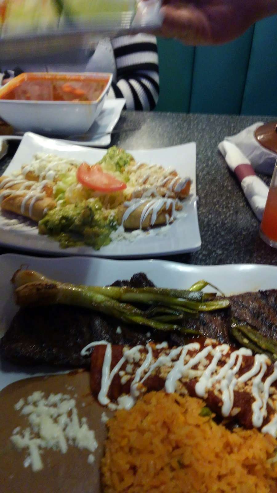 El Comedor Express | 660 N Independence Blvd, Romeoville, IL 60446 | Phone: (815) 293-6249