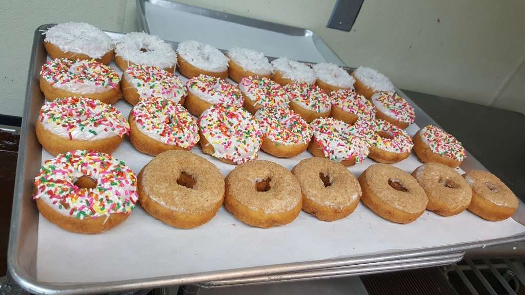 Donuts Factory | 3313 35th Ave, Evans, CO 80620, USA | Phone: (970) 515-6532