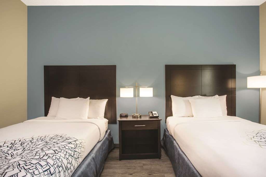 La Quinta Inn & Suites by Wyndham Melbourne - Palm Bay | 4510 W New Haven Ave, Melbourne, FL 32904, USA | Phone: (321) 724-2050
