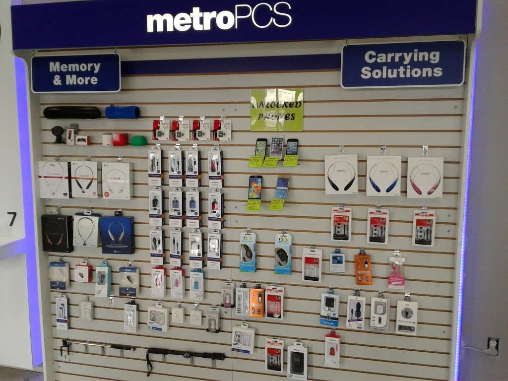 Metro by T-Mobile | 4878 NW 167th St, Miami Lakes, FL 33014, USA | Phone: (305) 623-2000