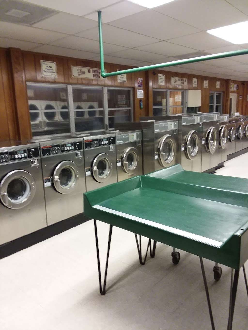 441 Coin Laundry | 1699 E Main St, Leesburg, FL 34748, USA | Phone: (352) 552-4814