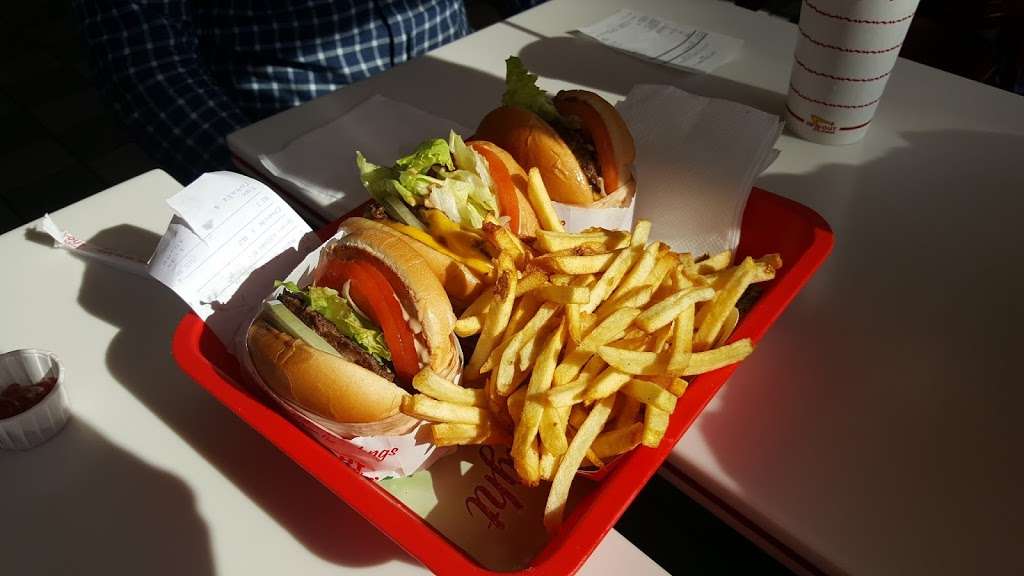 In-N-Out Burger | 9149 S Sepulveda Blvd, Los Angeles, CA 90045, USA | Phone: (800) 786-1000