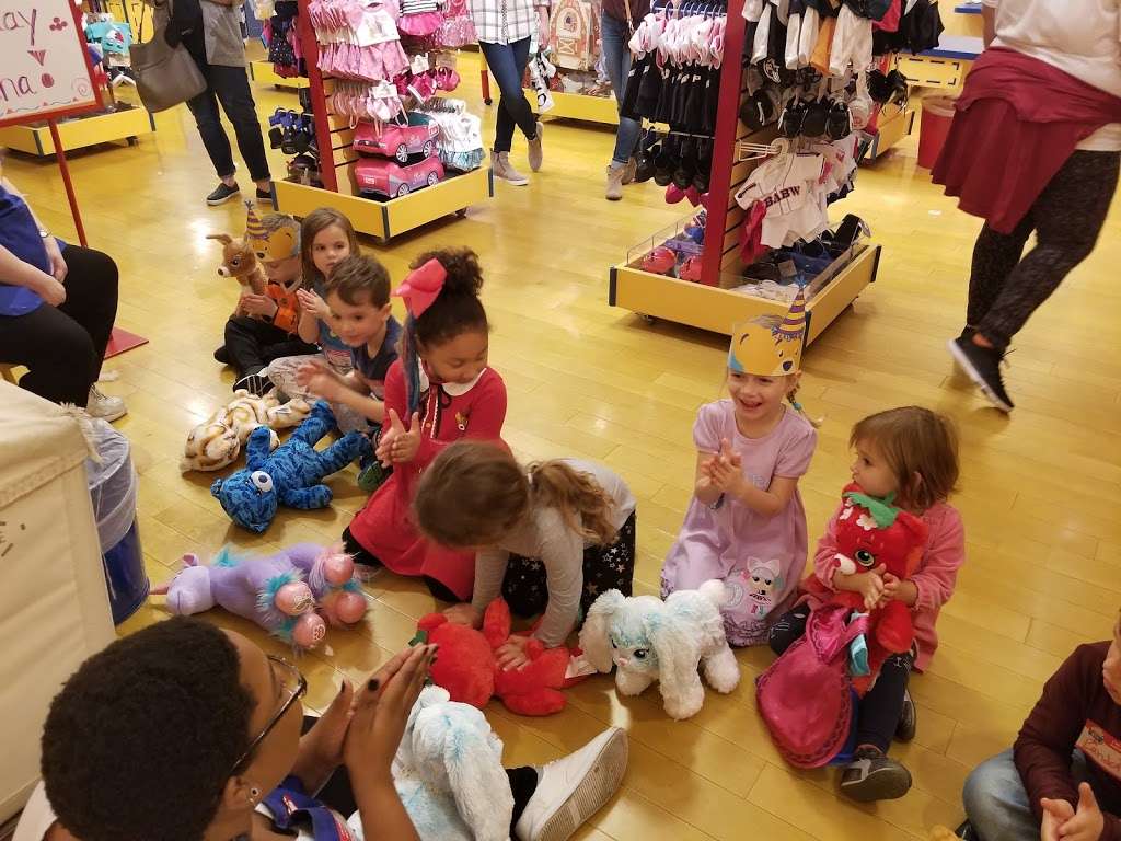 Build-A-Bear Workshop | 228 Park City Center Ste C228, Lancaster, PA 17601, USA | Phone: (717) 393-6340