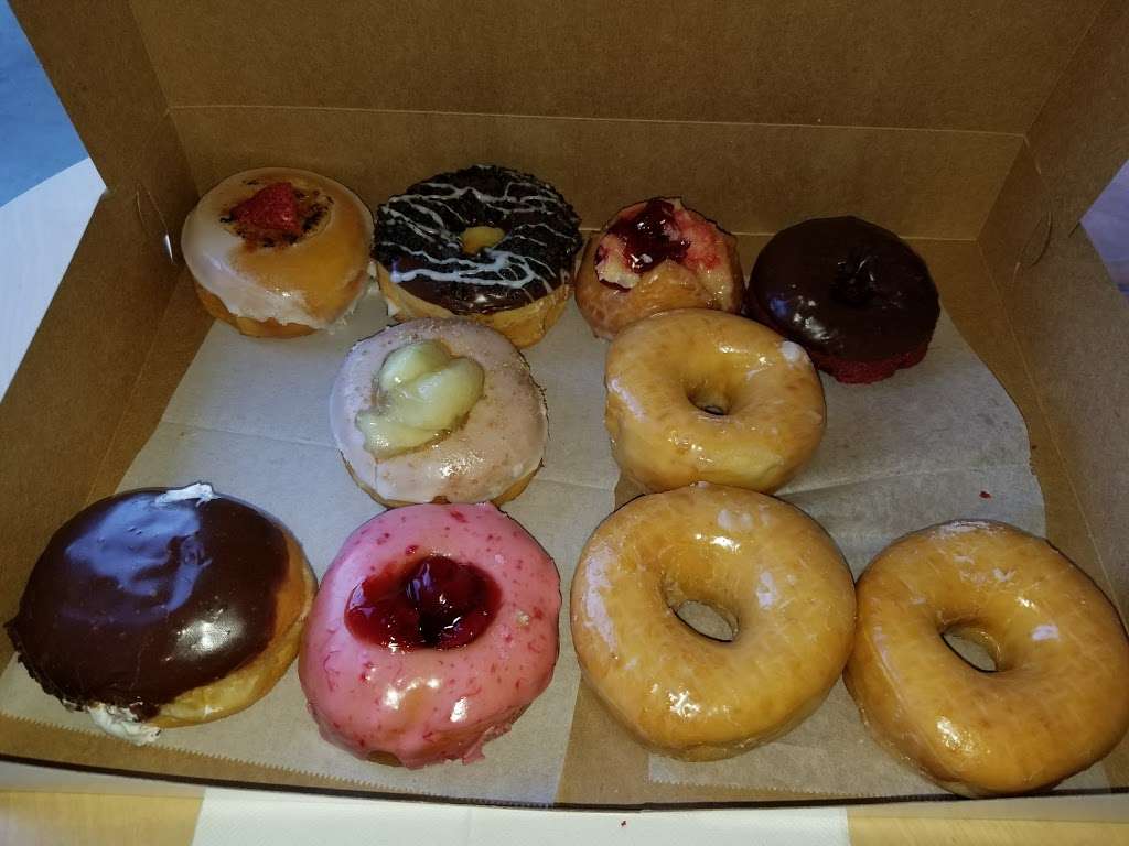 Donutsville | 8275 W Lake Pleasant Pkwy, Peoria, AZ 85382, USA | Phone: (623) 825-4406